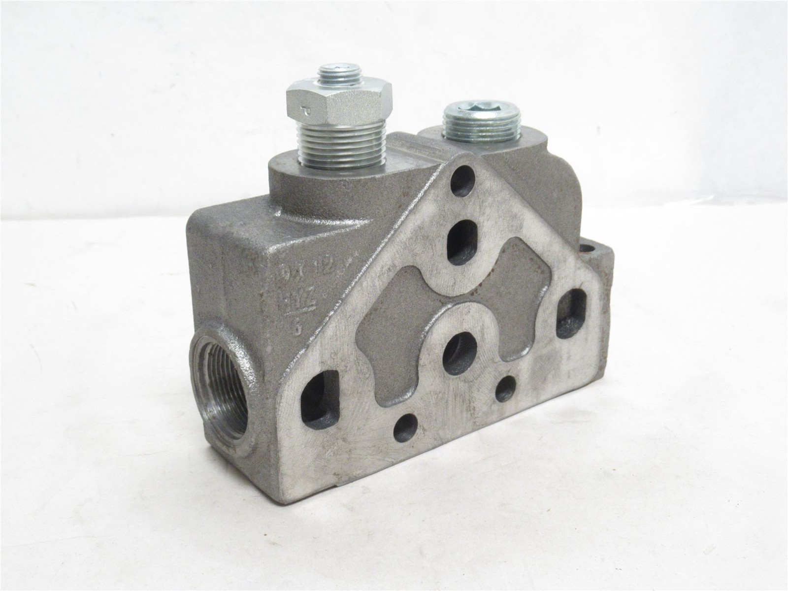243089 New-No Box; Parker 8650030 Inline Ported Valve Body; 682 20-LC-75