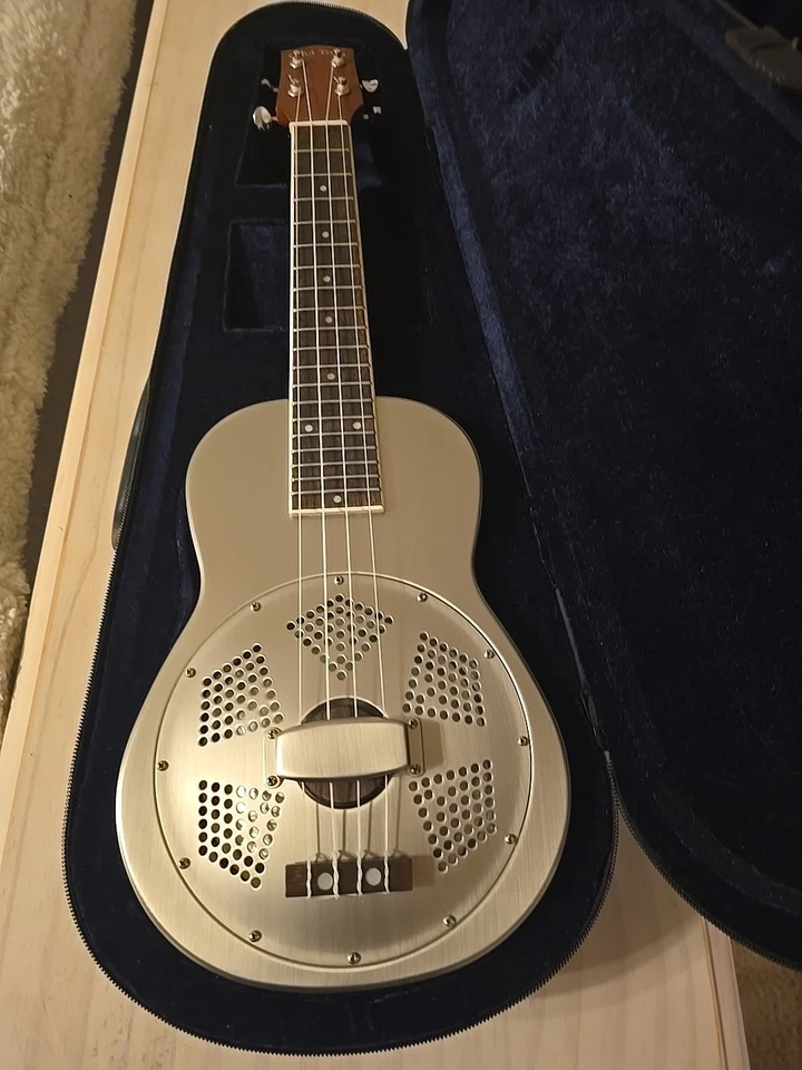 Ukelele Gold Tone Resonator with Carrying Case Nylon String - Image 3 of 3