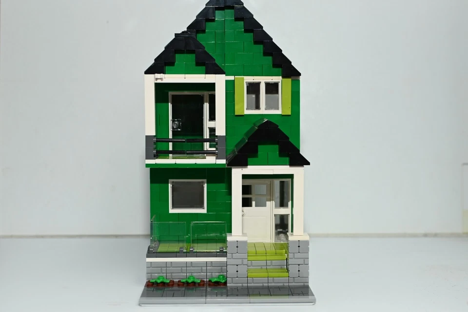 Casa de Ladrillos Verde Modular Ciudad Modelo Personalizado Construido compatible con LEGO Foto 2 de 4