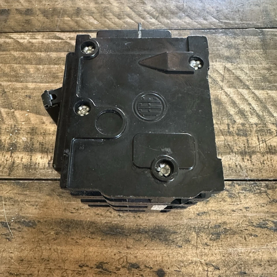 I-T-E BQ370 Bolt-On Circuit Breaker 70A 240VAC 3P 3PH Type EQ-B 70 Amp 3 Pole - Image 3 of 4