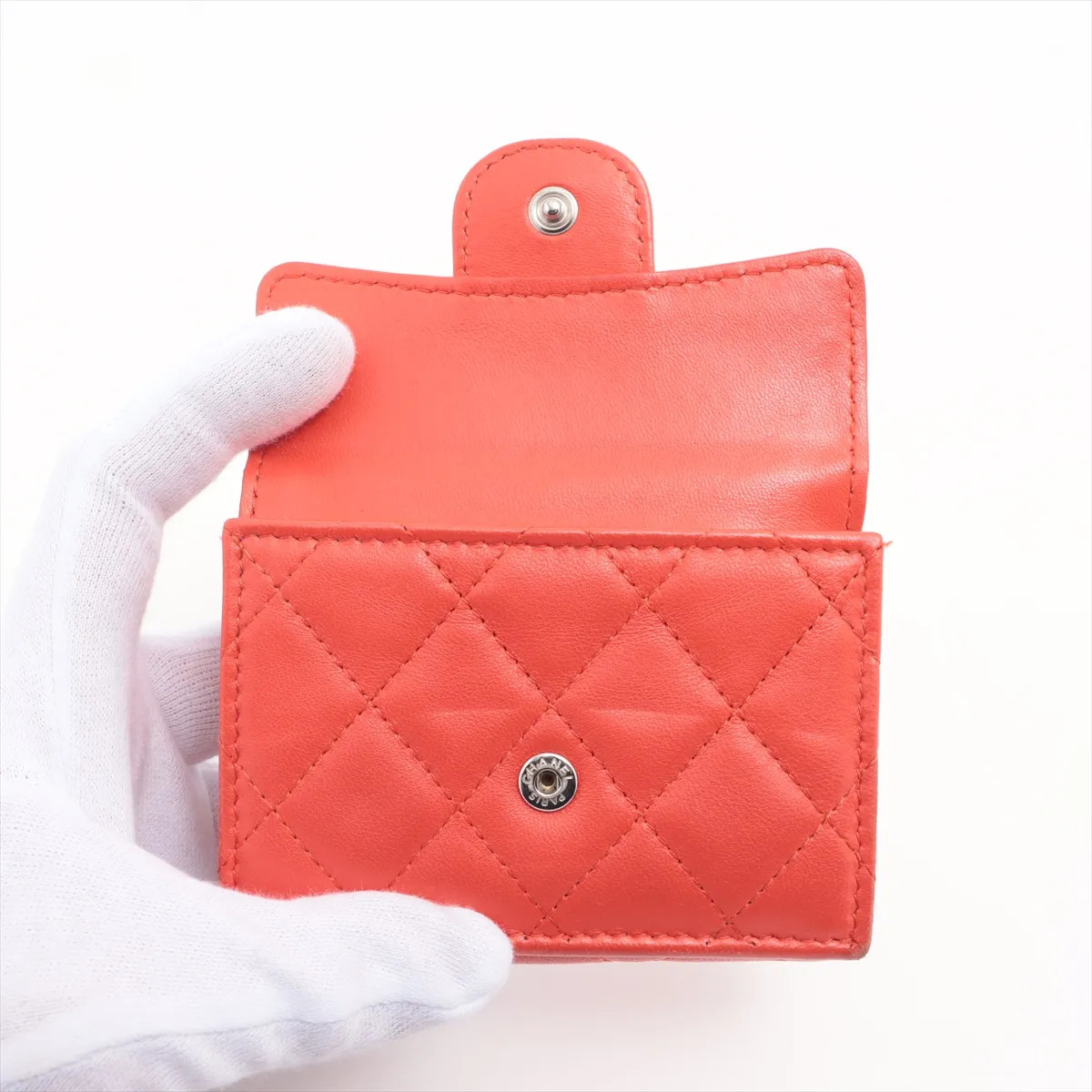 Chanel Matelasse Lambskin Compact Wallet Red Silver Metal Fittings 26XXXXXX thumbnail 3