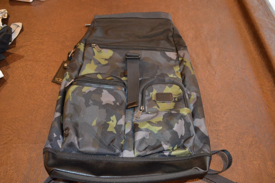 Tumi Cypress Roll Top KHAKI 绿色迷彩和黑色弹道尼龙背包 - — 第 3/4 张图片