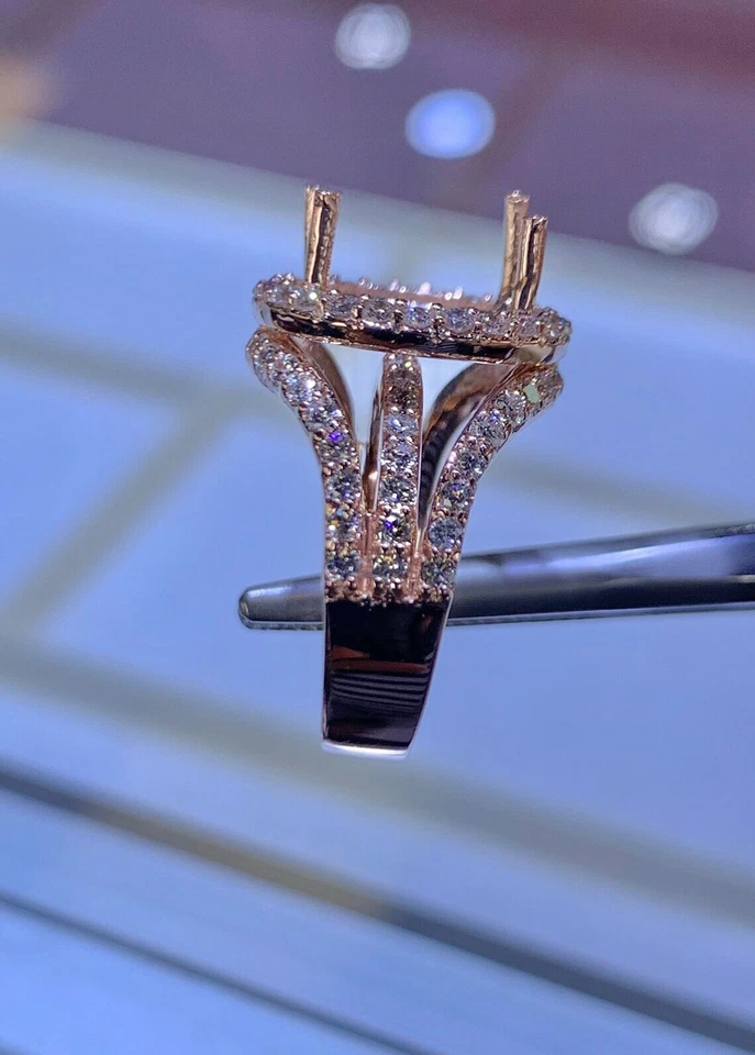 Anillo de compromiso con halo de morganita de corte ovalado de 2,50 quilates enchapado en oro rosa de 14 quilates Foto 4 de 4