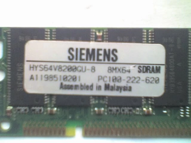 Siemens HYS64V8200GU-8 CL2 64MB 100MHz 168pin PC100-222-620 SIMM Memory - Image 2 of 3