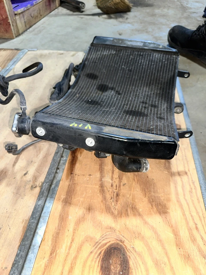 08-16 Yamaha OEM YZF R6 radiador con ventiladores 2006 2007 R6R Foto 2 de 4