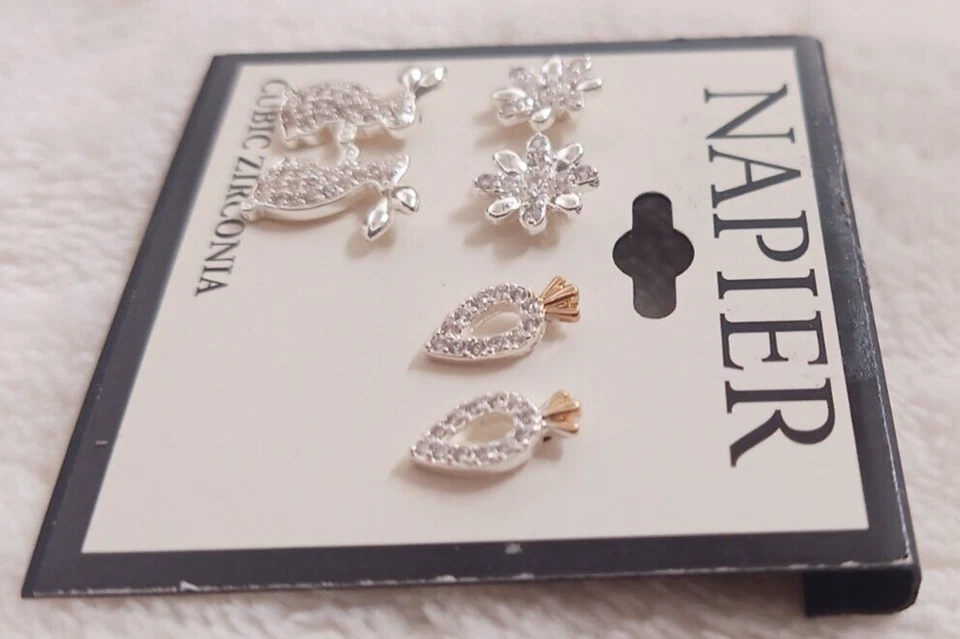 Nuevo con etiquetas Juego de 3 pares de pendientes Napier tono plata circonita cúbica primavera Pascua conejo Foto 4 de 4