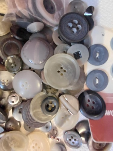 Job Lot 100+ Grey Silver 2-Hole, 4-Hole & Shank Buttons + A Free Gift ! 114g - Picture 2 of 16
