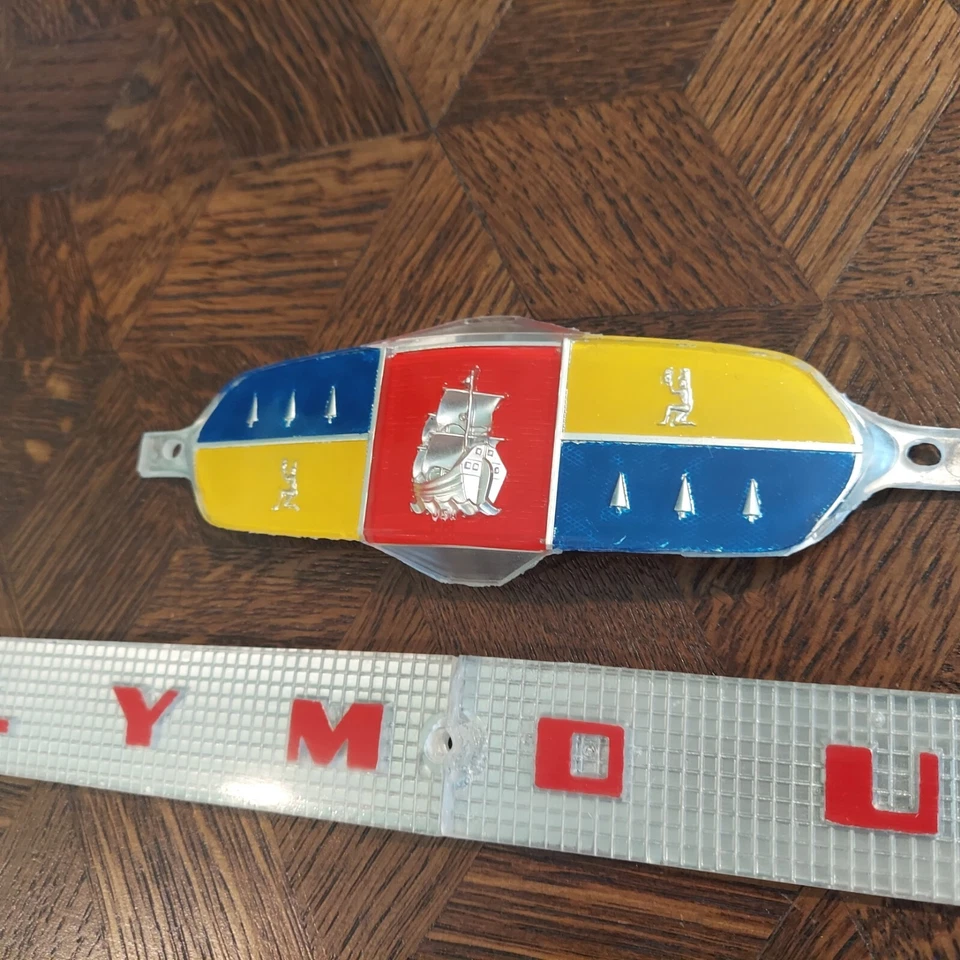 54 1954 Plymouth Belvedere Savoy Plaza Capucha Parrilla Emblema Insignia Conjunto Inserto Foto 2 de 4