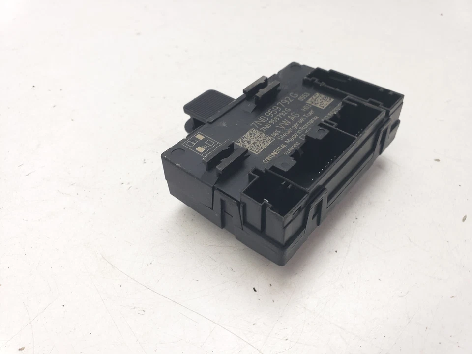 SKODA YETI DOOR CONTROL UNIT MODULE ECU FRONT LEFT SIDE 7N0959792G 2015 - Image 4 of 4