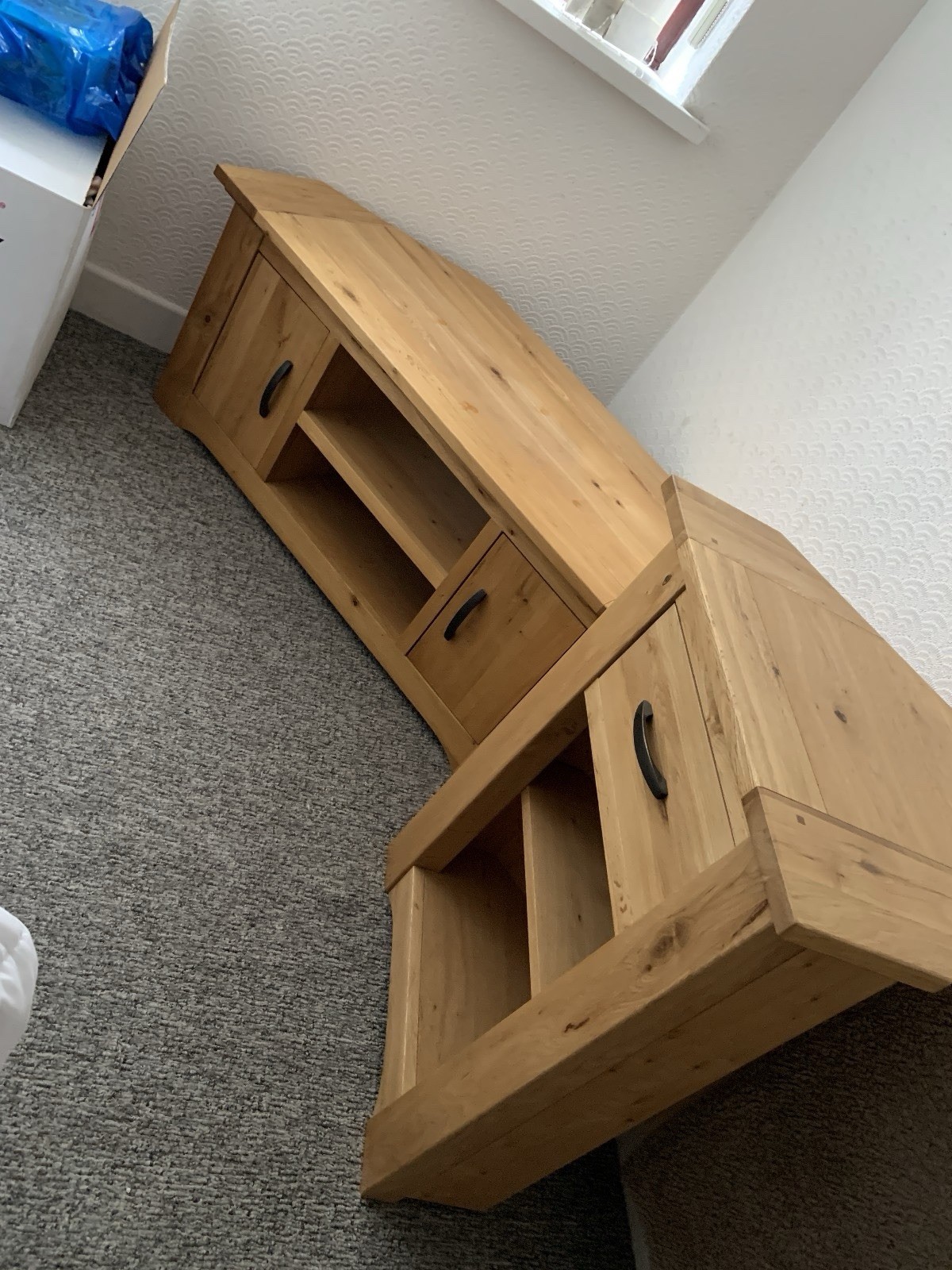 NEXT Shropshire Solid Oak Corner TV&Corner Lamp/Hi-Fi Table.Sizes in Description