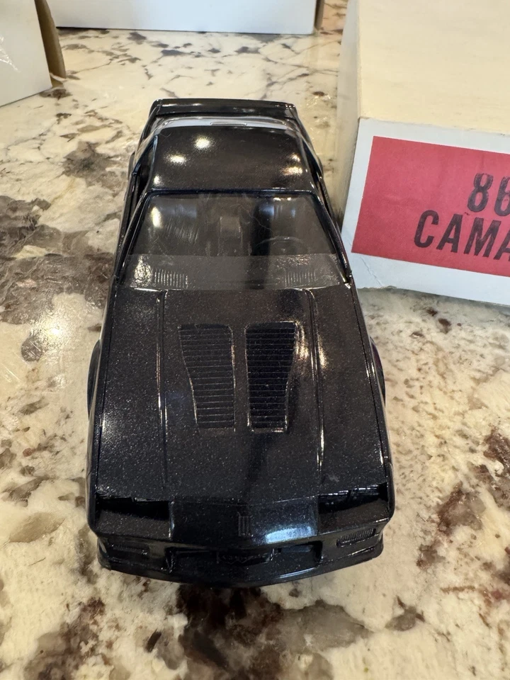 Chevrolet Camaro 1986 modelo de coche diecast - negro coleccionable Foto 3 de 4