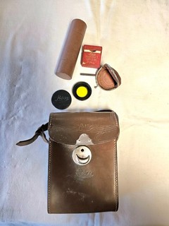 Seltene historische Leitz Leica "ETRIN" Echtledertasche und Zubehörteile