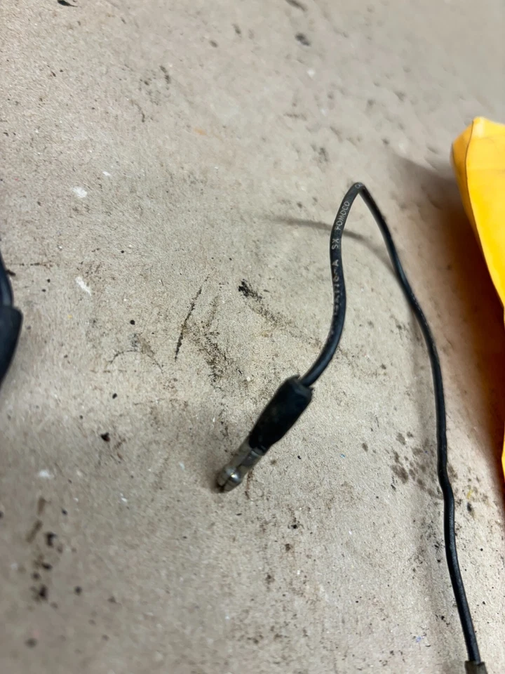 PAR DE CABLES DE TIERRA LIGEROS CORTESÍA PANEL VELA THUNDERBIRD 1964-1966 CUARTO Foto 2 de 4