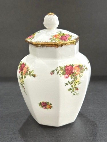 Royal Albert Old Country Roses Floral Hexagon Vase Ginger Jar w/Lid 5.5” - Picture 9 of 9