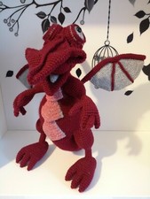 Spielzeug Drache gehäkelt Handarbeit neu Geschenk Handmade 