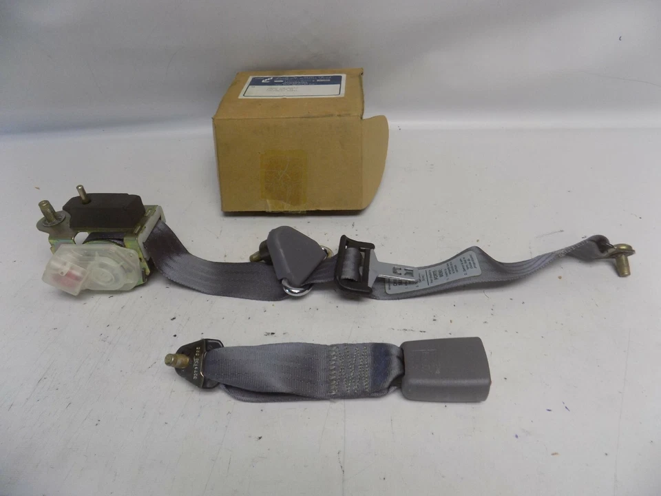 Nuevo OEM 1993 1994 Ford Escort cinturón de seguridad trasero izquierdo hebilla retractora genuino Foto 2 de 3