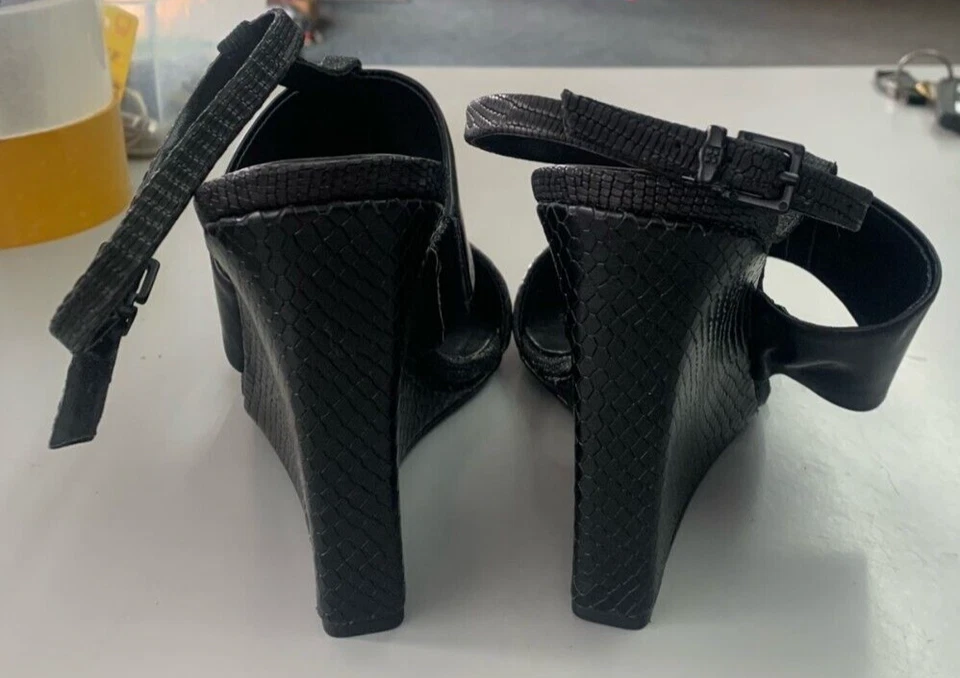 BCBG MAX AZRIA SANDALIAS DE CUÑA PARA MUJER BLANCAS TALLA 8,5M NUEVAS Foto 4 de 4