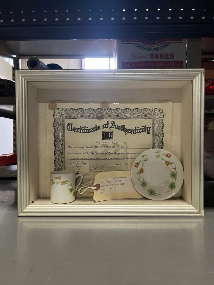 GOLDEN GIRLS TV SHOW ADEREÇO COPO E PIRES ELLIS PROP COMPANY - Imagem 2 de 2