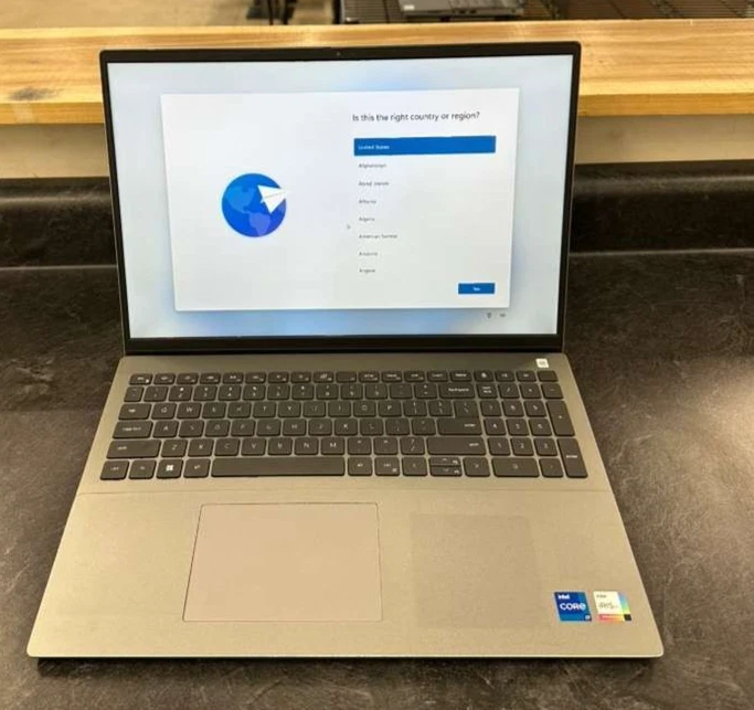 Dell Vostro 5620 Core i7-1260P 16GB DDR4 Intel Iris Xe Graphics 512GB SSD - Image 2 of 4