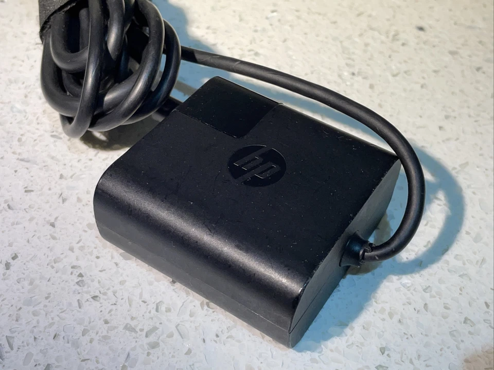 Genuine HP 45W USB-C Power Adapter 918338-003, ADP-45VE, TPN-DA07, 860210-850 - Image 2 of 4