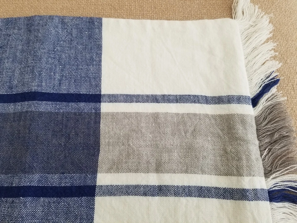 Williams Sonoma Yarn Dyed Linen Pillow Cover 14x22 - Image 4 of 4