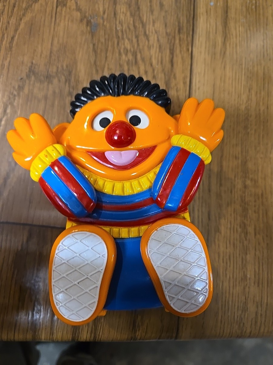 Keebler Ernie　ヴィンテージ　フィギュア Vintage Sesame Street ERNIE Peek A Boo Musical Wind Up Toy By