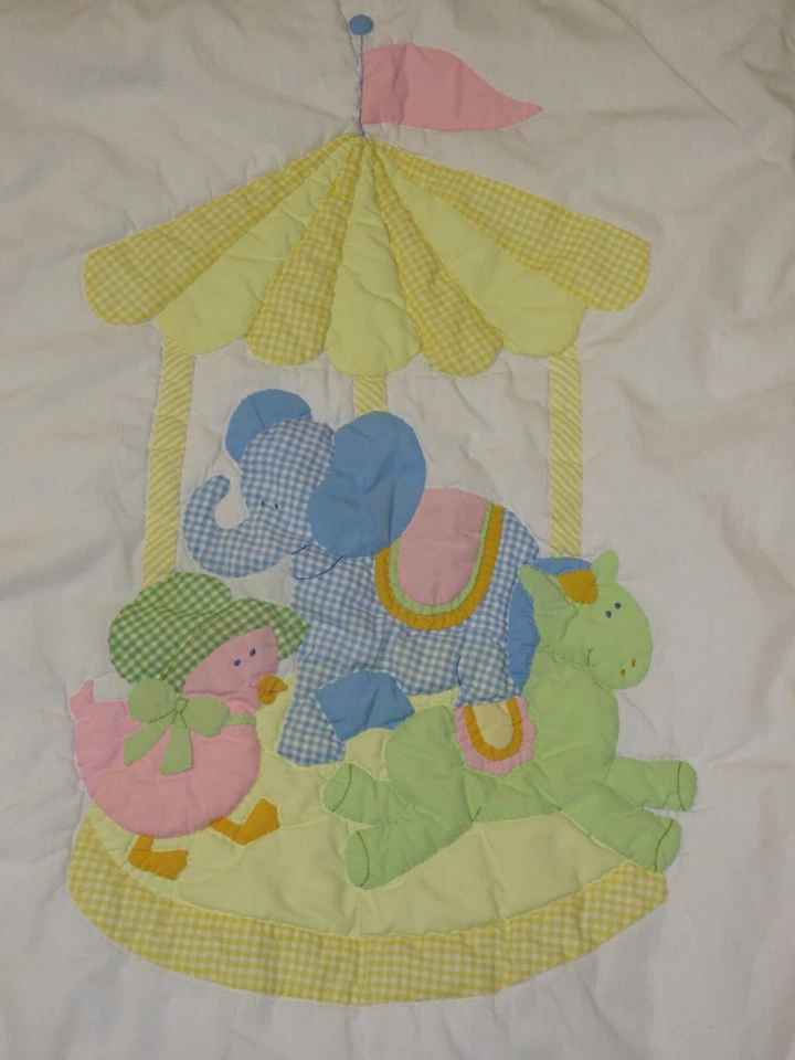 Colcha/parede vintage para bebê pendurada HOUSE OF HAD - amarelo CARROSSEL elefante/cavalo - Imagem 2 de 4