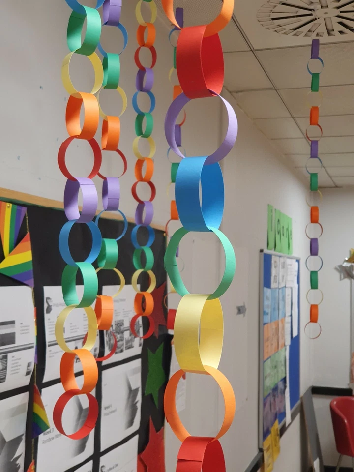   CHRISTMAS RAINBOW COLOURS PAPER CHAINS  BUY 2 SETS& Get an extra......    - Image 2 of 4