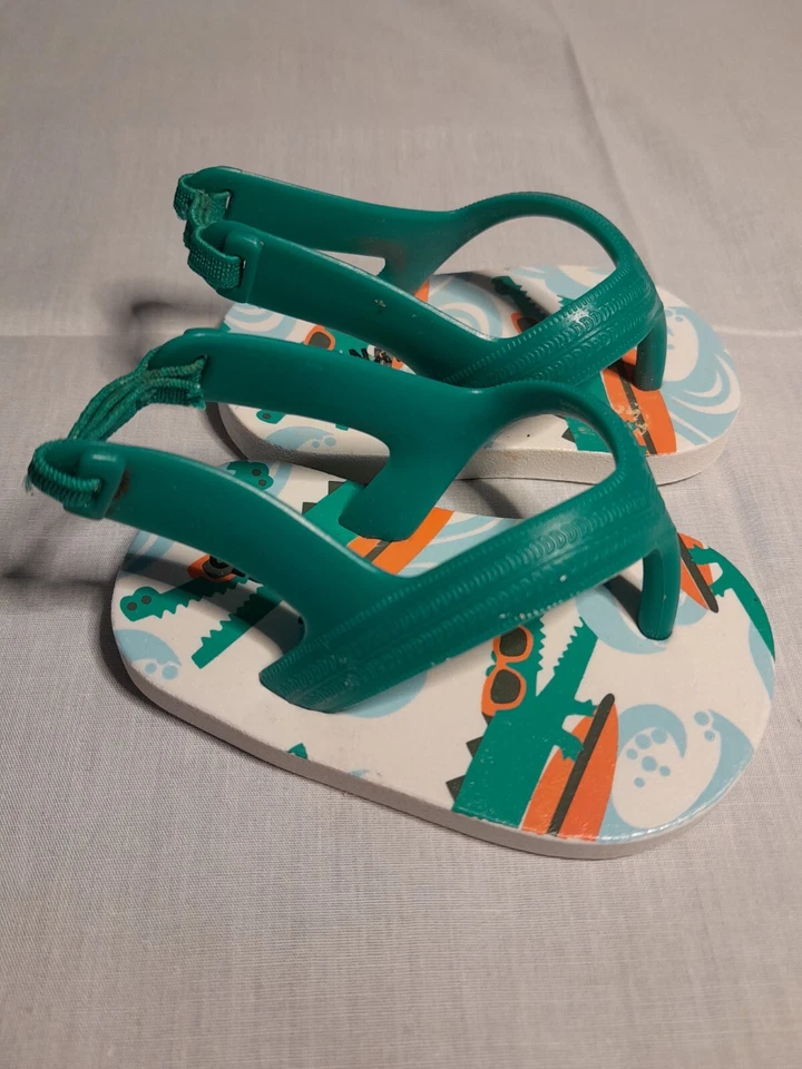 Chanclas Old Navy Talla 2 Aqua con estampado de cocodrilo Foto 3 de 4