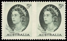 AUSTRALIA 365b (SG354b) - Queen Elizabeth II "imperf Between" (pb74444)
