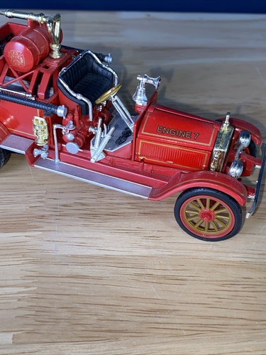 1921 AMERICAN LaFRANCE FIRE PUMPER ENGINE TRUCK # 7 MILWAUKEE F.D - Picture 5 of 9