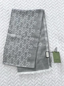 Foulard gris deux tons Gucci neuf avec étiquette