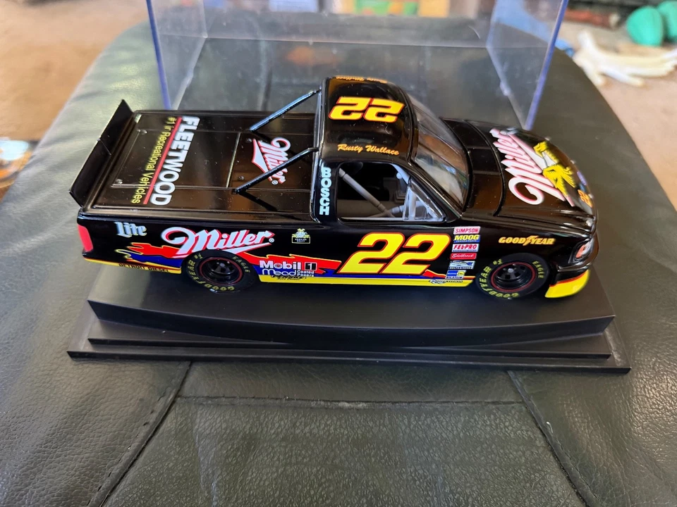 RUSTY WALLACE, MILLER BEER, #22, 1/24 1996 REVELL SUPER TRUCK, RARE - Image 2 of 4