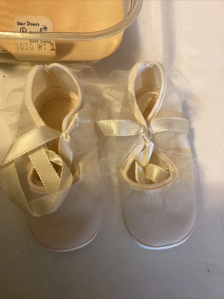 De colección Nuevo en Caja Walt Disney Bambi Zapatos de Bebé Blanco Ballet Zapatilla Talla 1 Satén/Placa de Red Foto 4 de 4