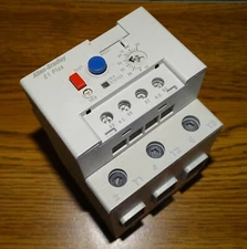 Allen Bradley 193-EEGE overload protection relay - 10 to 90 Amps