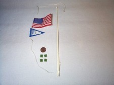 Lionel 89 Flag Pole Kit YOU GET 1 Pole, 1 Flag  Pennant on a Cord, 4 Shrubs NOS