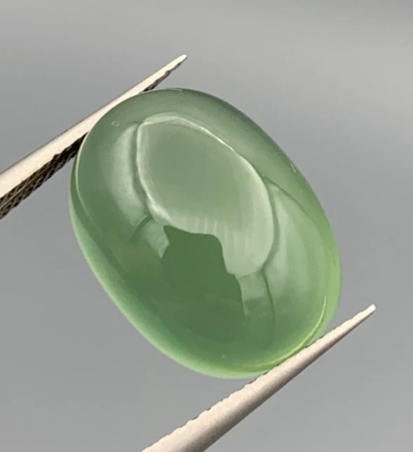 Serpentina de 9,80 quilates corte ovalado de Afganistán Foto 2 de 4