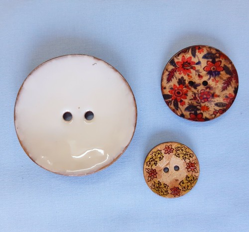 Natural Coconut Wood Button Glazed Shell Wooden Two Hole Large Feature Buttons - Picture 2 of 10