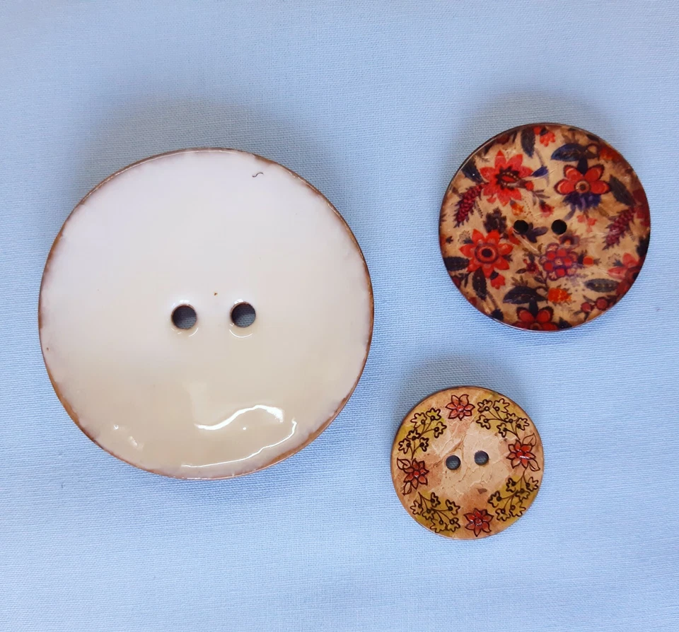 Natural Coconut Wood Button Glazed Shell Wooden Two Hole Large Feature Buttons - Image 2 of 4