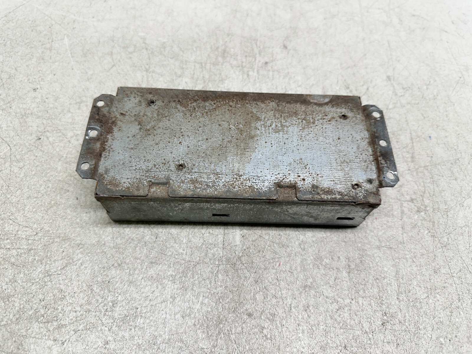 H411146 2003-2008 Maserati Quattroporte MM139 Blaupunkt Distribution Control Box