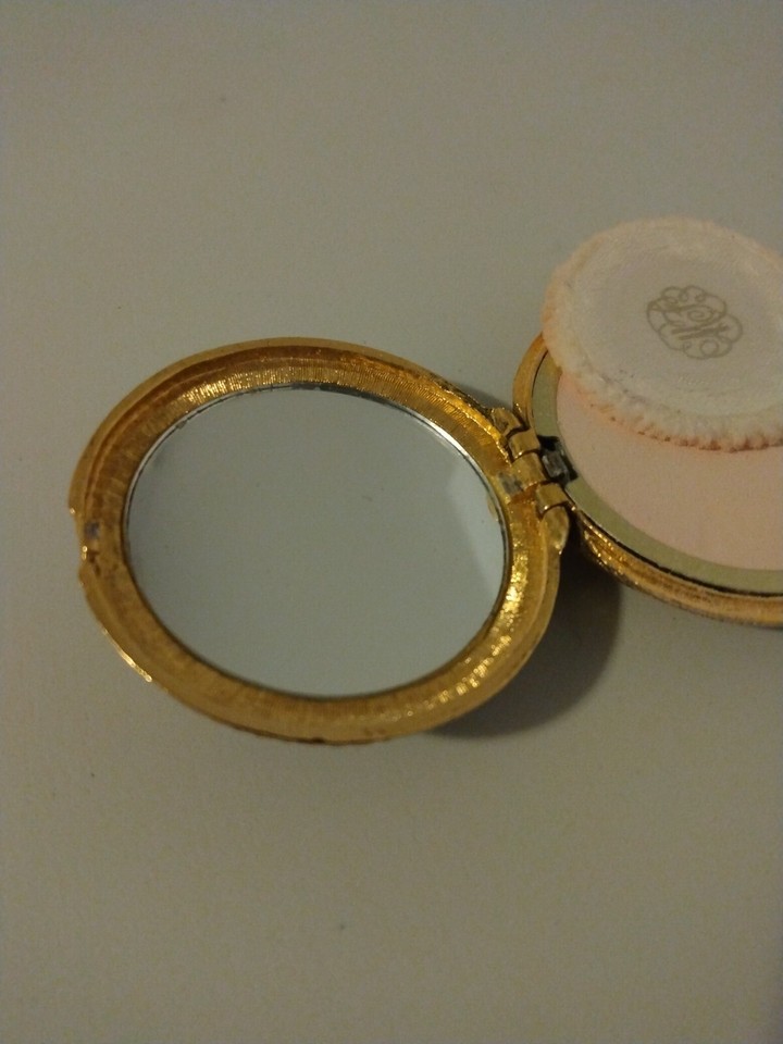 Beautiful Vintage Pocket Powder Compact With The Powder And Puff | eBay