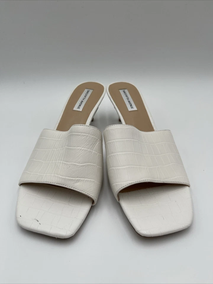 Sandalias para mujer Nine West de cuero sintético en relieve blancas talla 8,5 M/38,5 Foto 2 de 4