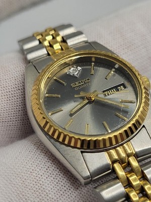 1990's Vintage Seiko Women 7N83-0041 Silver Gold Tone Day Date