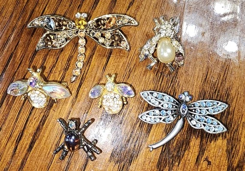 #31 Brooch/ Pin Lot, Bees, Dragonfly, Bug, Vintage To Modern Costume Jewelry