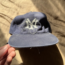 Navy Distressed NY Yankees Embroidered Hat