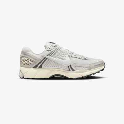 MENS Nike Zoom Vomero 5 Hf0731-007 PLATINUM TINT/PHOTON DUST 
