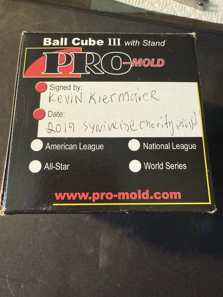 Guante de Oro Firmado Kevin Kiermaier Premio Béisbol 2019 Foto 3 de 3