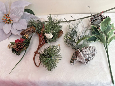 5 Weihnachten Weihnachtszweige Plektren Weihnachtsstern Deko Blumen Zapfen 60 cm Beeren
