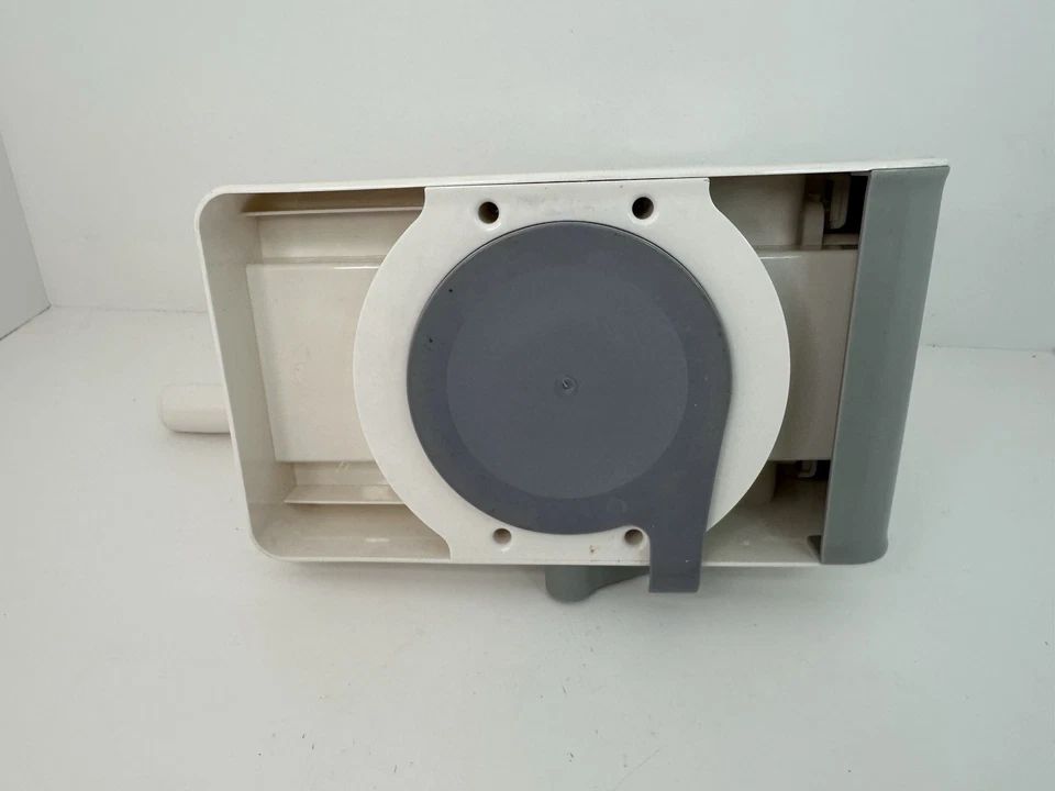 Espiralizador de mesa OXO Good Grips 3 lâminas com sucção StrongHold branca. - Imagem 3 de 4