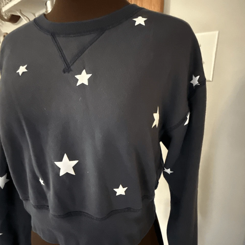 Abercrombie and Fitch Sudadera Recortada Cuello Redondo Mujer’s Talla Mediana Estrellas Azul Foto 2 de 4